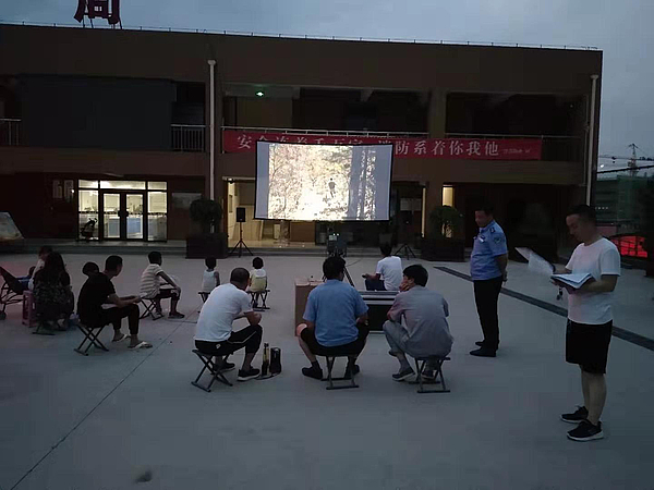 看電影.jpg
